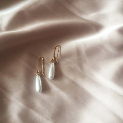 Aretes Minimalistas de Perla en Gota - Image 6