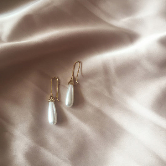 Aretes Minimalistas de Perla en Gota - Image 6