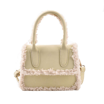 Bolso Bandolera de Peluche con Costura de Piel - Diseño Asimétrico - Image 3