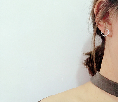 Aretes de Plata Sailor Moon con Circón Lunar - Diseño Elegante y Delicado - Image 3
