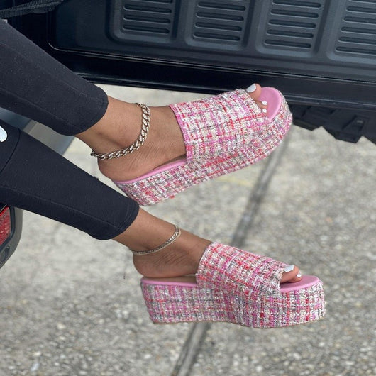 Sandalias y Pantuflas Elegantes para Mujer en Tonos Claros - Image 3