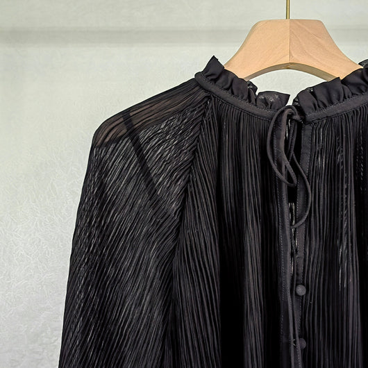 Blusa Elegante con Cuello Volante, Cordones y Mangas Farol Plisadas - Image 4