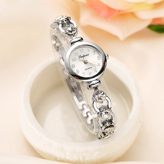 Reloj Elegante para Mujer con Pulsera de Aleación y Perlas - Image 3