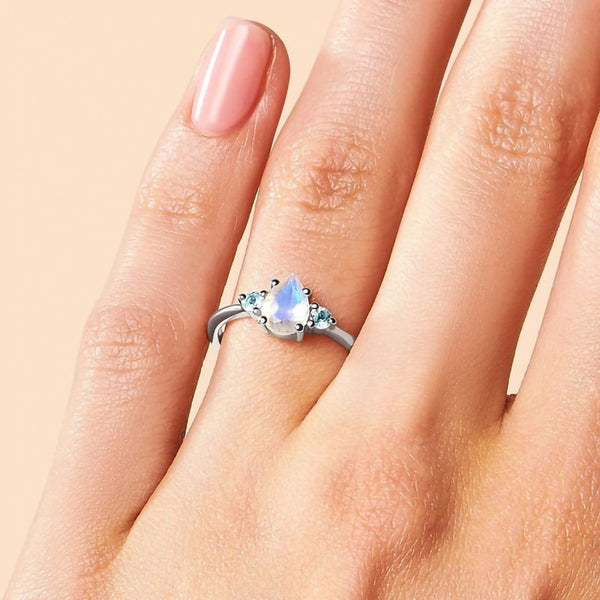 Anillo de Plata Pura con Piedra de Luna y Circón - Diseño Elegante