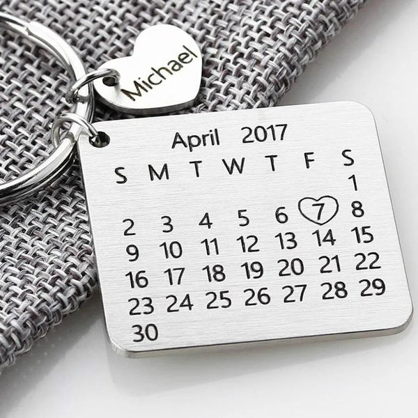 Llavero Calendario Personalizado para Parejas con Lettering Creativo