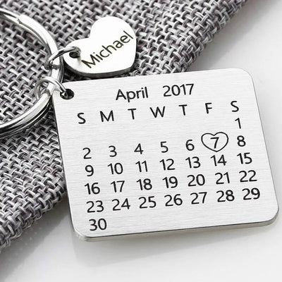 Llavero Calendario Personalizado para Parejas con Lettering Creativo