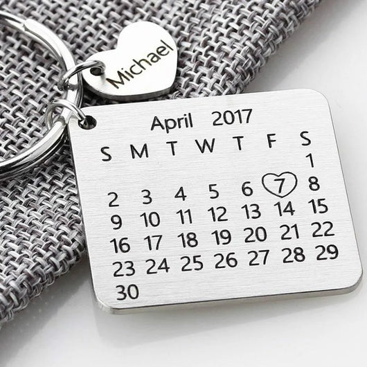 Llavero Calendario Personalizado para Parejas con Lettering Creativo