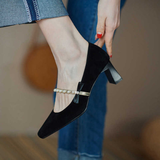 Tacones Altos Slip-On con Moño y Detalles de Perlas en Cuero - Image 3