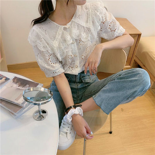 Blusa de Encaje Blanco con Cuello Muñeca y Solapa Grande para Mujer - Image 3