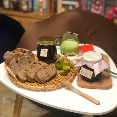 Canasta de Picnic con Snacks de Frutas de Pan