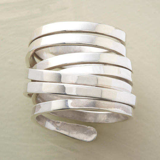 Anillo Geométrico de Metal Enrollado - Image 2