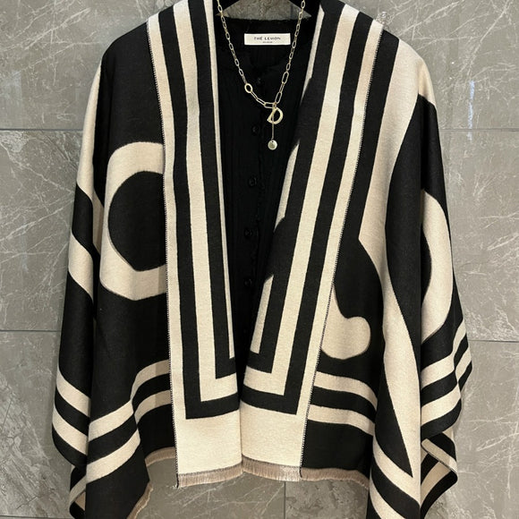 Chal Negro Elegante para Mujer - Diseño Versátil de Lujo