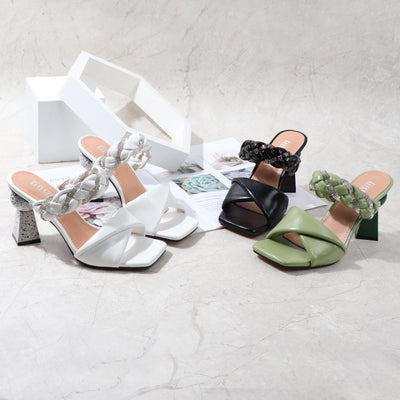 Sandalias Abiertas con Tacón Alto y Detalles de Strass Tejido