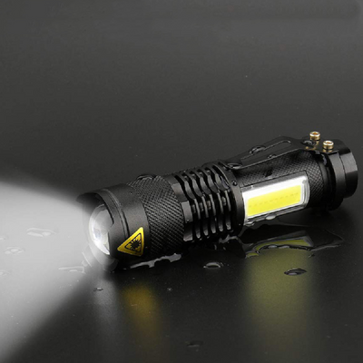 Linterna LED Compacta de Aluminio - Luz Potente para Aventuras