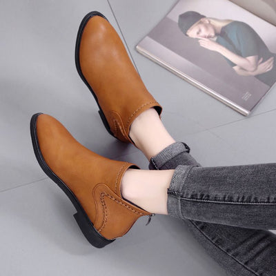Botas Martin Puntiagudas con Tacón Plano y Cierre - Image 11