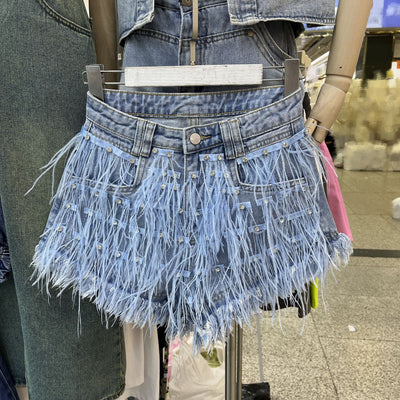 Shorts de Mezclilla con Detalles de Strass y Plumas de Avestruz - Image 8