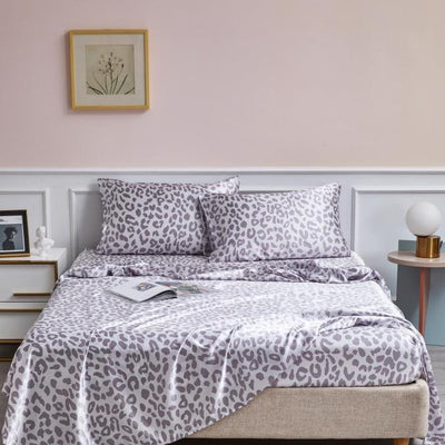 Juego de Sábanas Satinadas de Seda Artificial con Estampado Leopardo Plateado - 4 Piezas