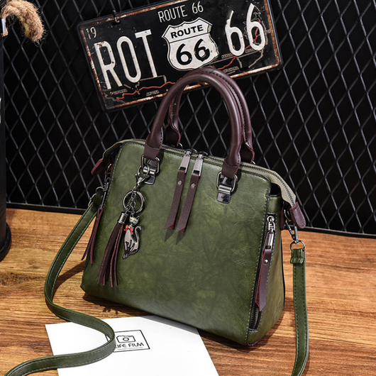 Bolso Elegante de Cuero con Dije de Gato y Borla - Image 6