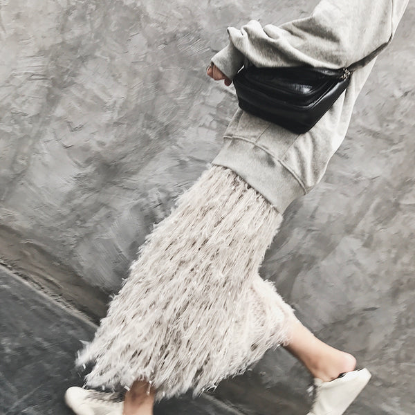 Falda Tejida a Mano con Detalles de Plumas T4434