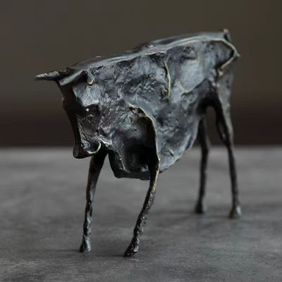 Escultura Miniaturas de Vaca Negra para Decoración del Hogar - Image 9