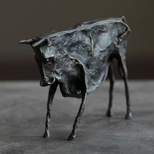 Escultura Miniaturas de Vaca Negra para Decoración del Hogar - Image 9