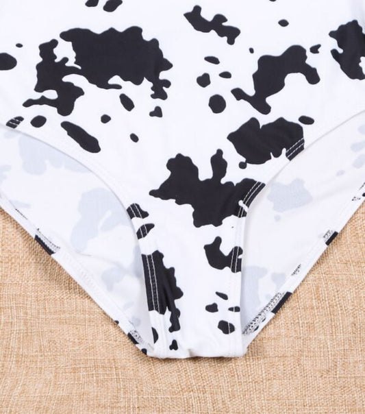Traje de Baño Estampado Vaca con Diseño Cruzado - Image 2