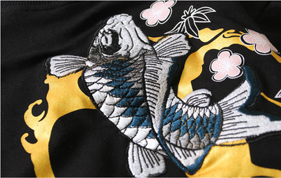 Playera Bordada con Diseño de Carpa - Image 4