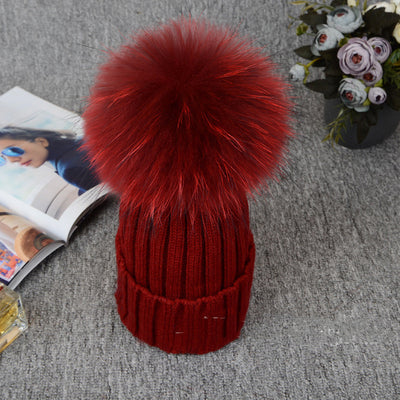 Gorro Invierno Pompón Esponjoso Colores Sólidos - Diseño Elegante y Cálido - Image 5