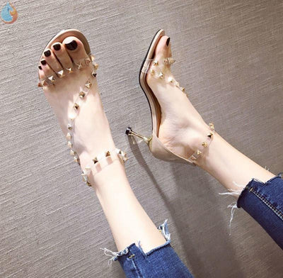 Sandalias Elegantes con Tacón Stiletto y Detalles de Remaches - Image 4