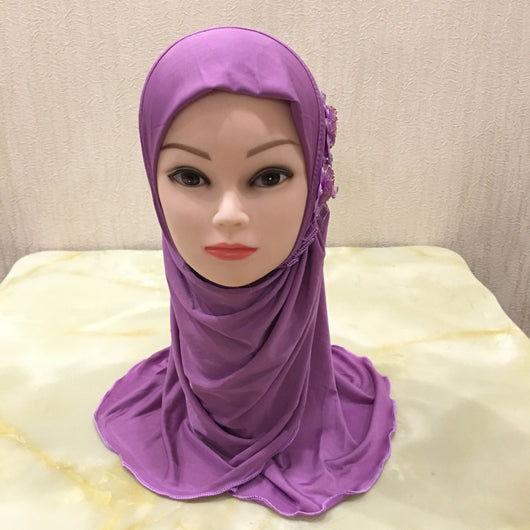Turbante Infantil con Dos Flores y Velo Delicado - Image 17