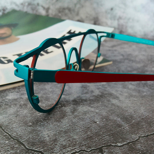 Gafas de Sol Retro Titanio Puro con Contraste Rojo y Verde para Mujer - Image 6