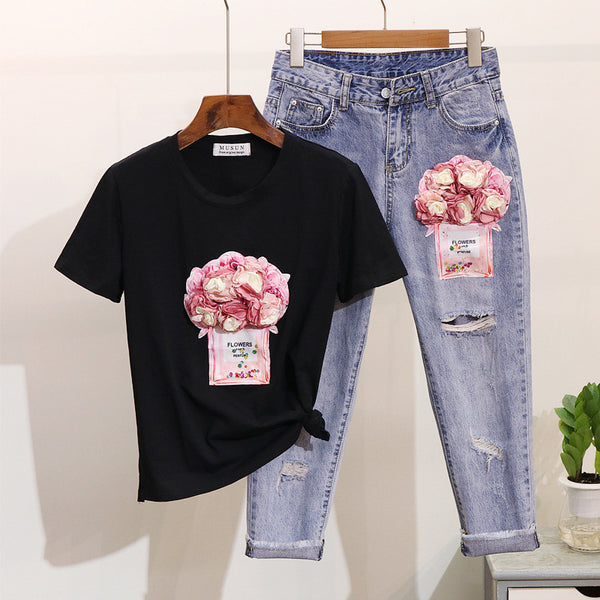 Conjunto Denim con Botella de Perfume Floral y Camiseta Estampada Lentejuelas