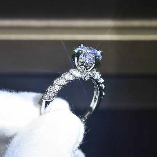 Anillo Diosa de la Fortuna en Moissanita con Baño de Platino - Image 4