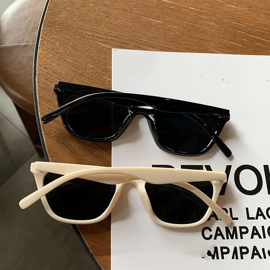 Gafas de Sol Retro Rectangular Negras - Estilo Vintage para Rostros Pequeños - Image 2