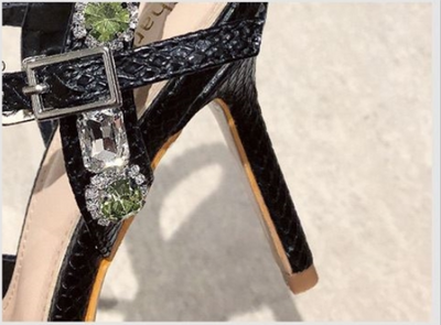 Sandalias de Tacón Stiletto con Punta Afilada y Diseño de Serpiente Brillante - Image 9