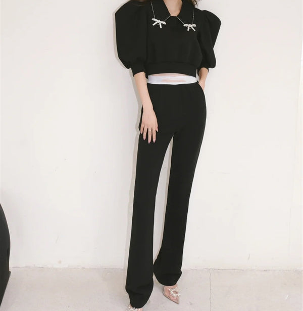 Conjunto Retro Chic: Blusa de Moda Vintage y Pantalón Ancho