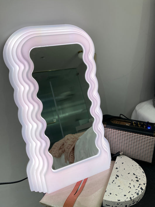 Espejo de Maquillaje Moderno con Onda de Diseño Minimalista - Image 13