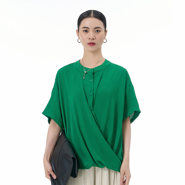 Blusa Suelta con Botones Decorativos y Manga Corta
