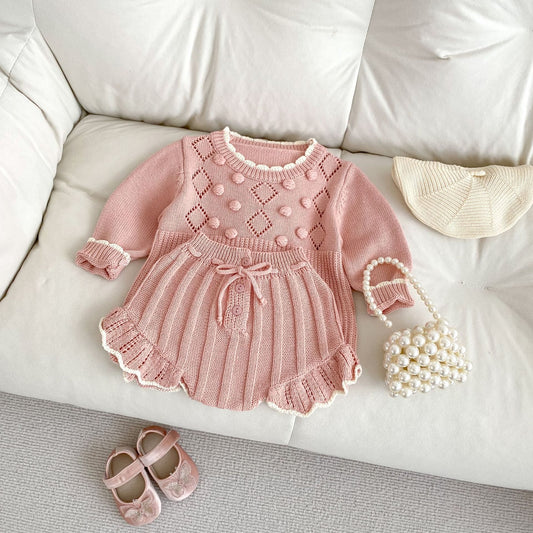 Conjunto de Suéter y Shorts para Bebé Niña 0-3 Años - Diseño Artesanal con Detalles Festoneados - Image 2