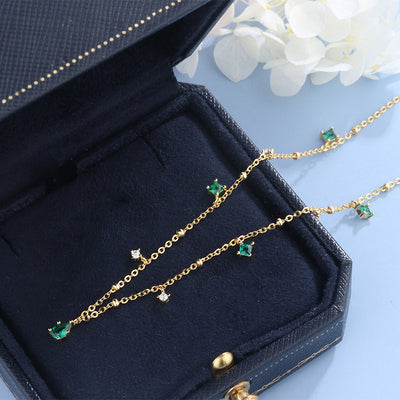 Collar de Zircón Esmeralda con Gota de Agua Generosa