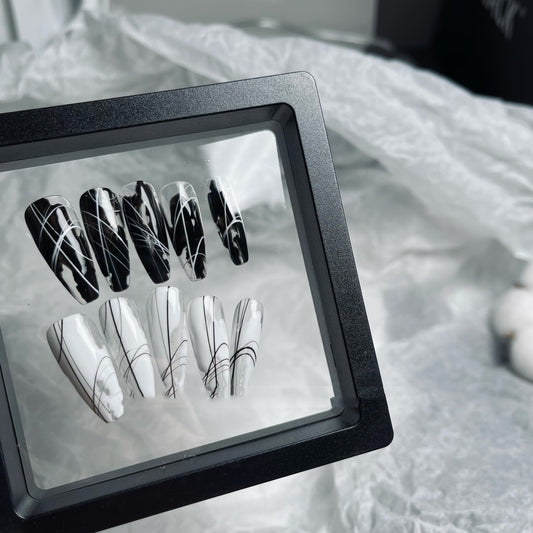 Manicura Minimalista Blanco y Negro Hecha a Mano