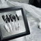 Manicura Minimalista Blanco y Negro Hecha a Mano