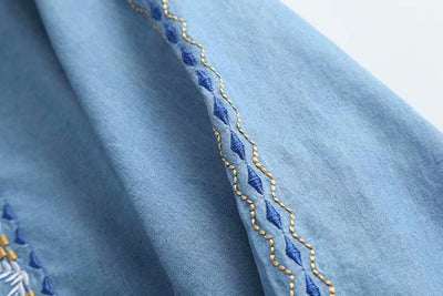 Camisa Denim Tencel con Escote V y Bordados para Primavera - Image 2