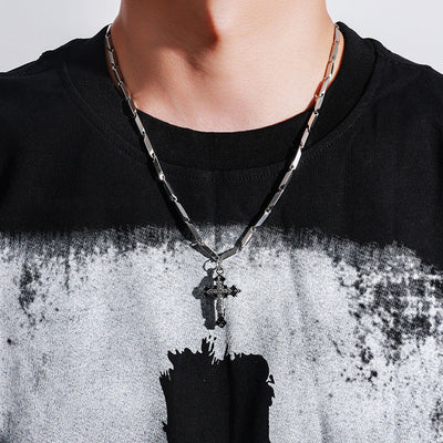 Collar Colgante Cruz para Hombre con Diamantes - Image 8
