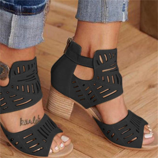 Sandalias de Tacón Tallado con Calados Decorativos - Image 3
