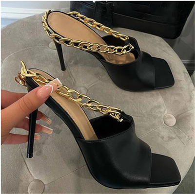 Tacones Altos Metalizados con Punta Cuadrada y Cadena Decorativa - Image 5
