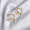 Aretes de perla con rama circular - Diseño elegante y minimalista