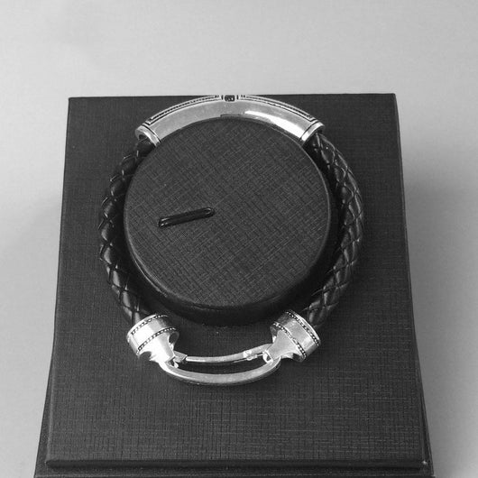 Pulsera de Cuero Trenzado con Cruz Plateada para Hombre y Mujer - Image 6