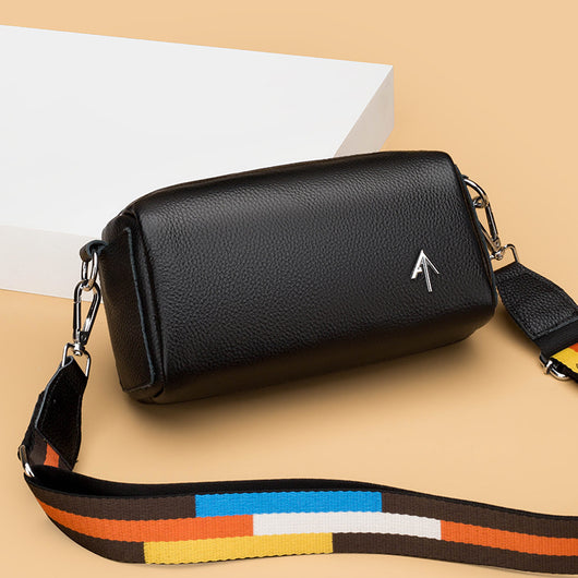 Bolso Mensajero de Cuero con Detalles en Contraste - Diseño Minimalista - Image 5