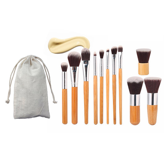 Set de 11 Brochas de Maquillaje con Mangos de Bambú y Bolsa de Lino